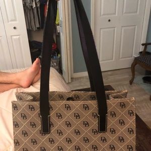 Beautiful handbag, doesn’t seem to have been used